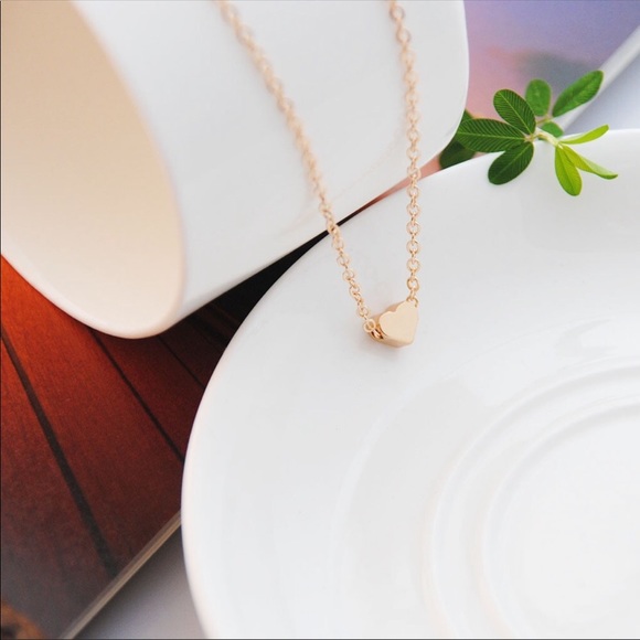 Trendy Simple Gold Heart Necklace - Picture 5 of 8
